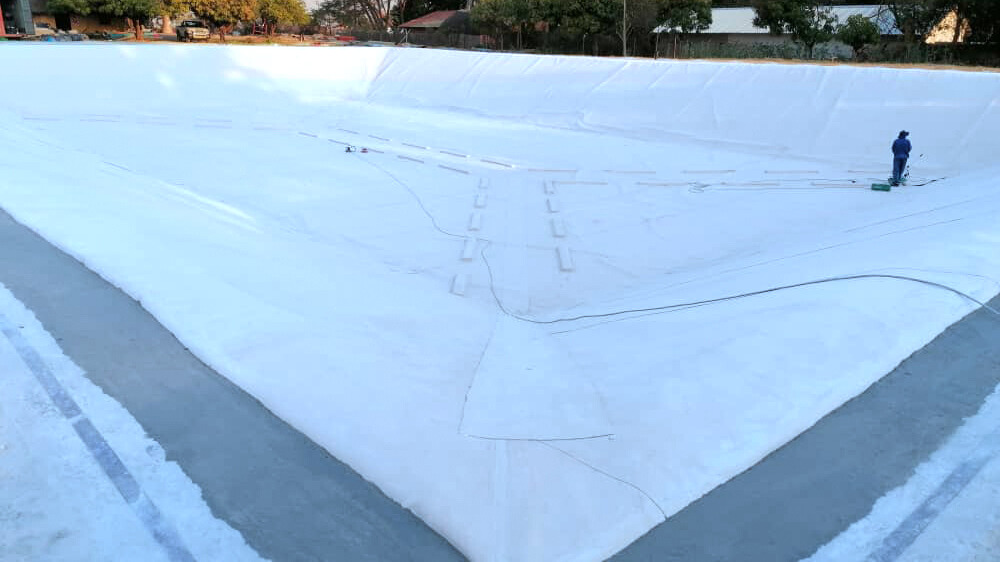The Advantages of White Reinforced Geomembranes for Floating Covers and Reservoir Liners